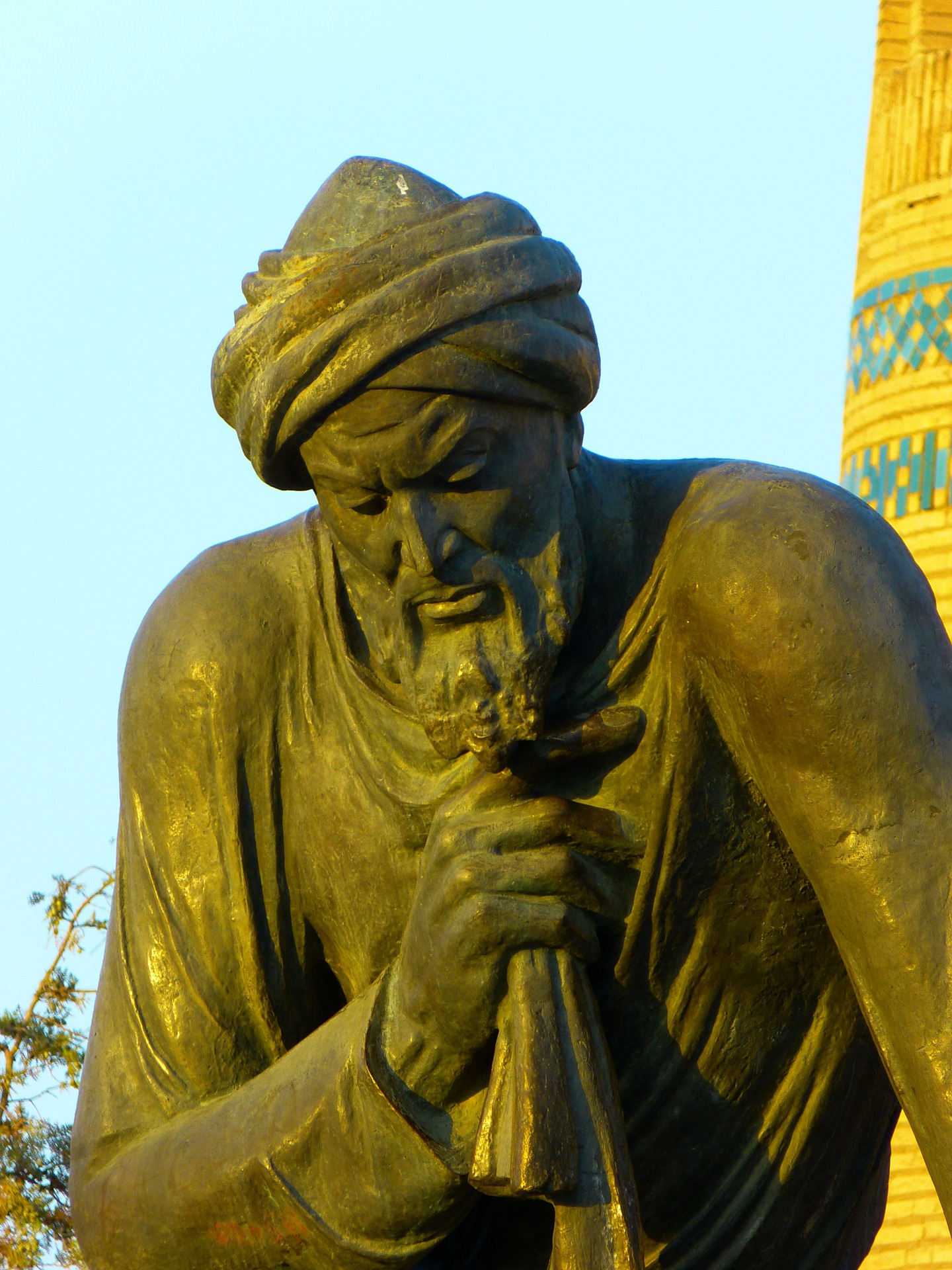 Estatua de Al-Khwarizmi